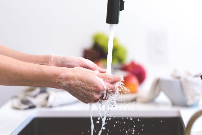 cooking-hands-handwashing-545013.jpg